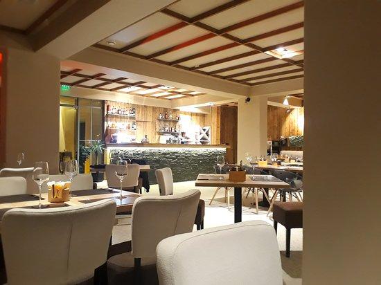 Qube Restaurant