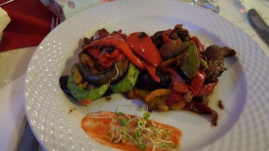 Restaurant "La Vioara Rosie"