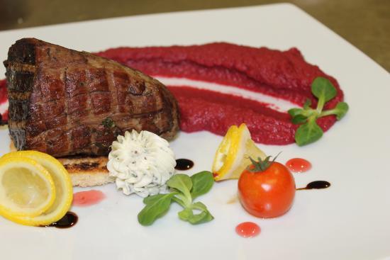 La Strada Pub & Restaurant
